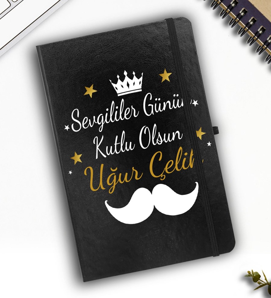 Kasa İçerisinde Sevgililer Günü Temalı Kişiye Özel Siyah Kupa & Defter & Zippo Tarzı Çakmak & Kalem Hediye Seti