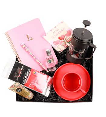 Kırmızı Fincanlı Kahve Seti ve Renkli Not Defteri Hediye Kutusu
