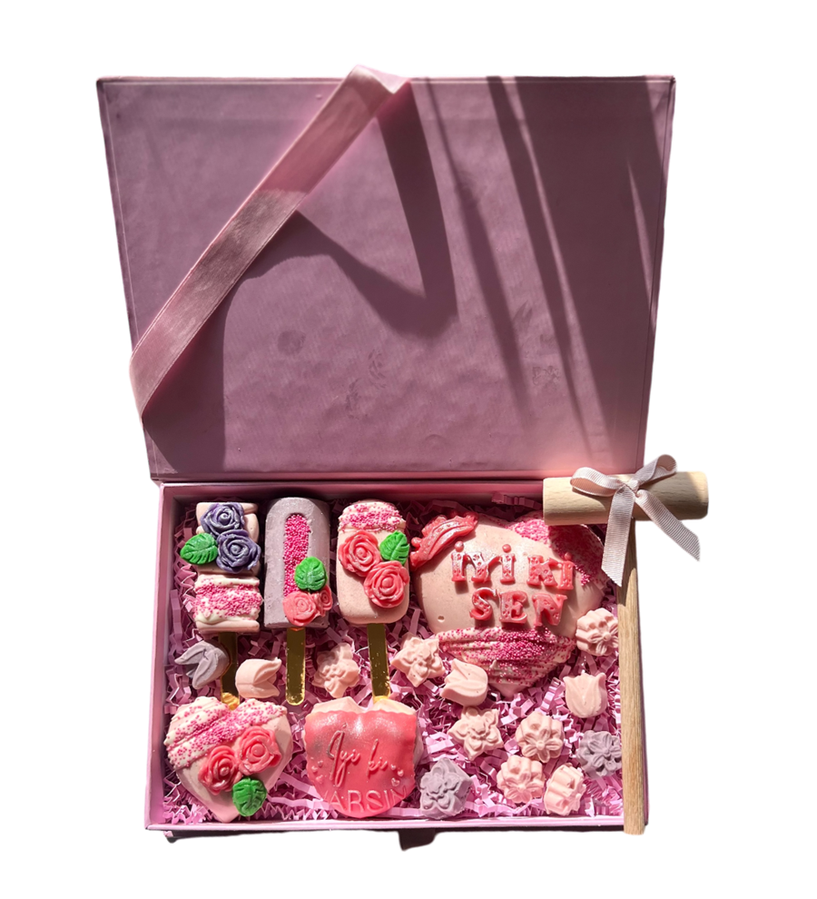 Lux Pinyata Gift Box