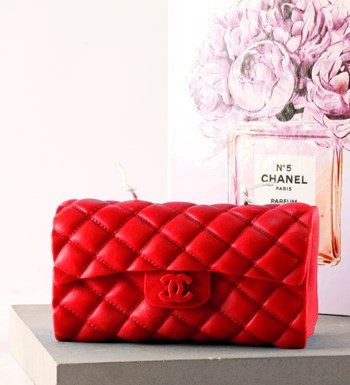 Chanel'den İlham Alan %100 Soya Wax Çanta Şeklinde Mum - Kırmızı