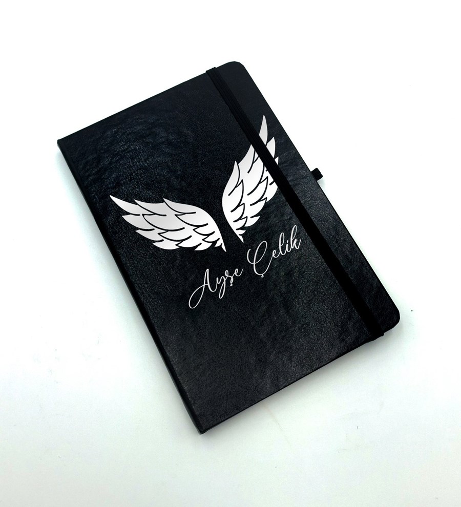 Kişiye Özel Siyah Defter & Gold Detaylı Siyah Mum & Gümüş Kaplama Melek Kolye Hediye Seti