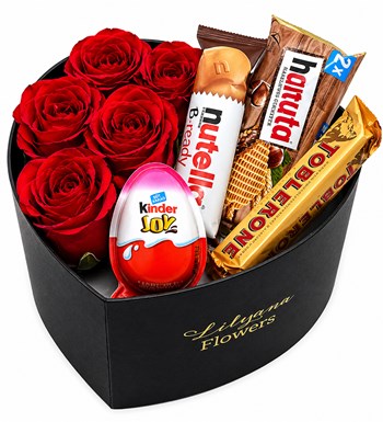 Lilyana Flowers - Küçük Kalpli Siyah Kutuda Çikolatalı Kırmızı Gül